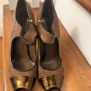 Elegant Brown and Gold Women's Shoes